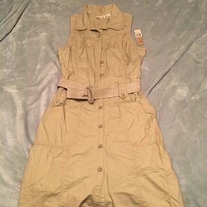 BNWT size medium button up dress